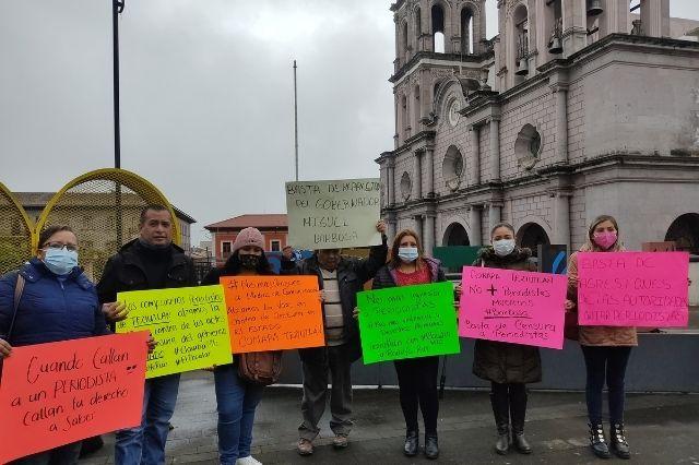 Periodistas protestan en municipios por libertad de prensa