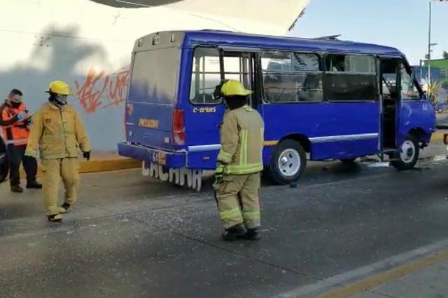 Camión de los Morados provoca carambola en Calzada Zaragoza
