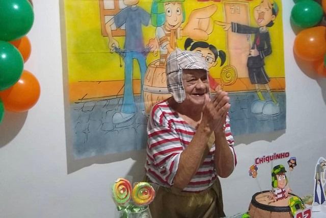 Abuelito festeja sus 92 años al estilo del Chavo del 8