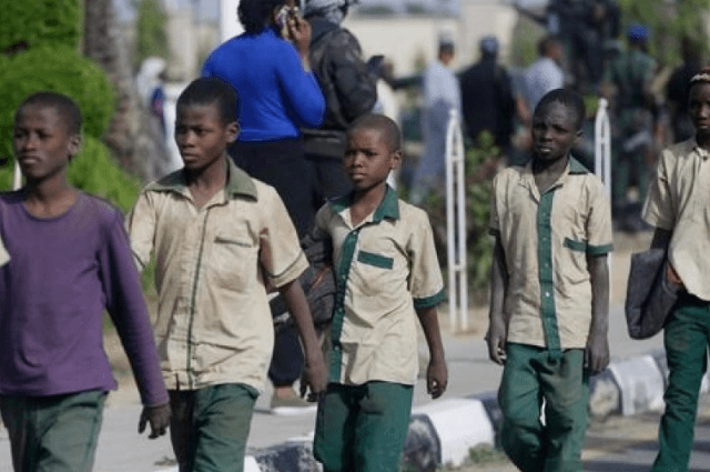 Liberan en Nigeria a 127 estudiantes secuestrados hace 3 meses