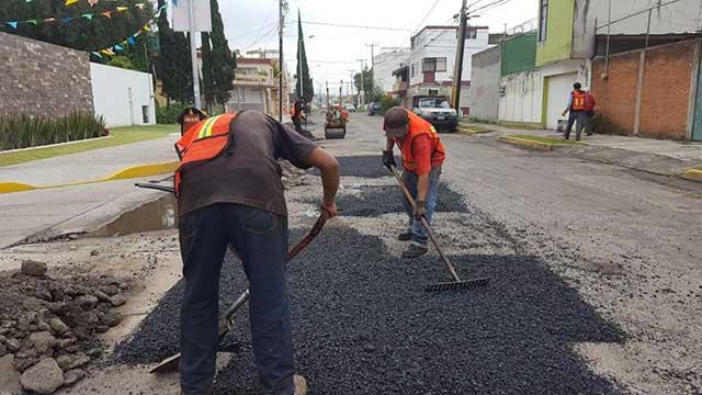 Brigadas de Bachetón 3.0 reparan calles en la capital poblana