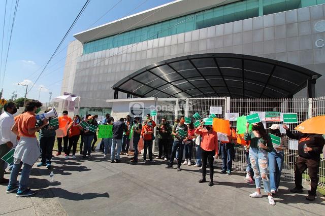 Alumnos UDLAP exigen al Poder Judicial se libere el campus