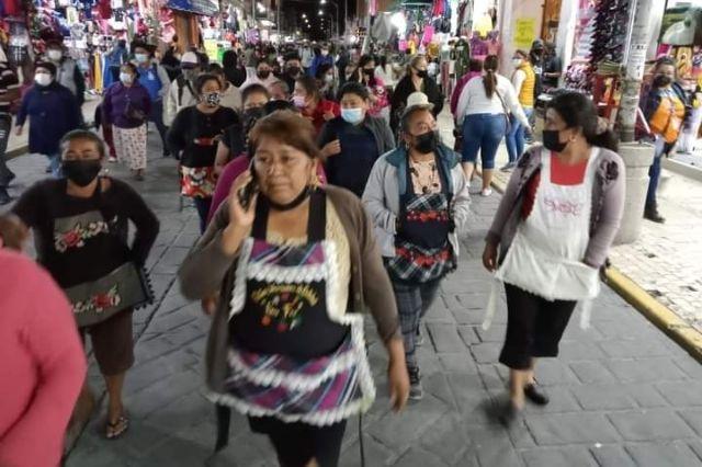 Quitan lugares a ambulantes en Tehuacán y se los dan a otros