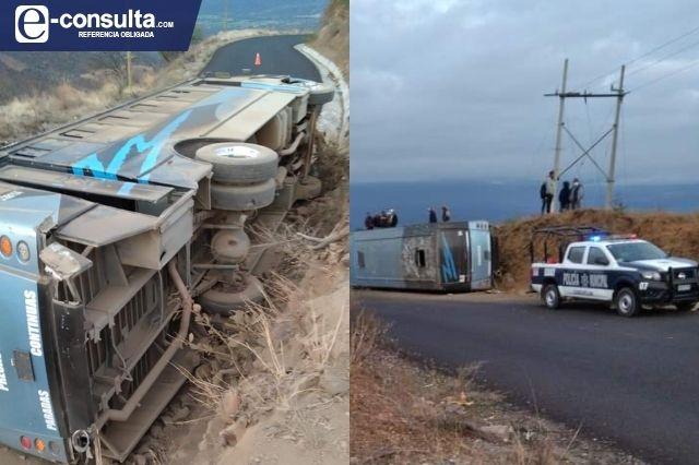 Se vuelca autobús que viajaba a Tehuacán, hay 13 heridos