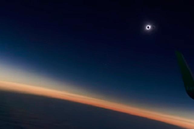 ¿Cómo se ve un eclipse solar desde un avión?