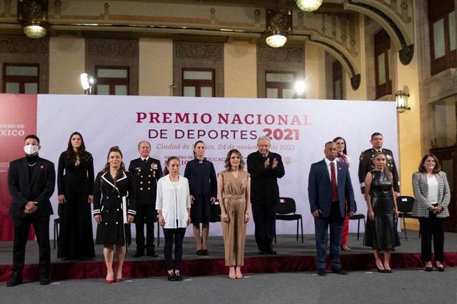 Entrega López Obrador Premio Nacional de Deportes 2021