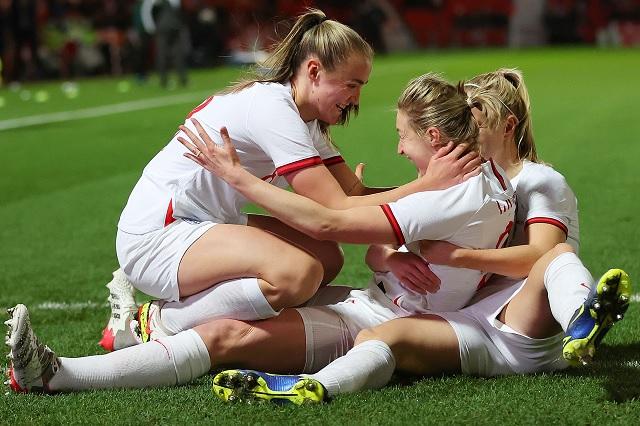Inglaterra Femenil bate récord mundial al aplastar 20-0 a Letonia