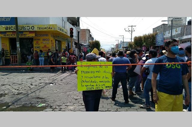 Bloquean calles de Tehuacán para exigir… ¡que abran otra!