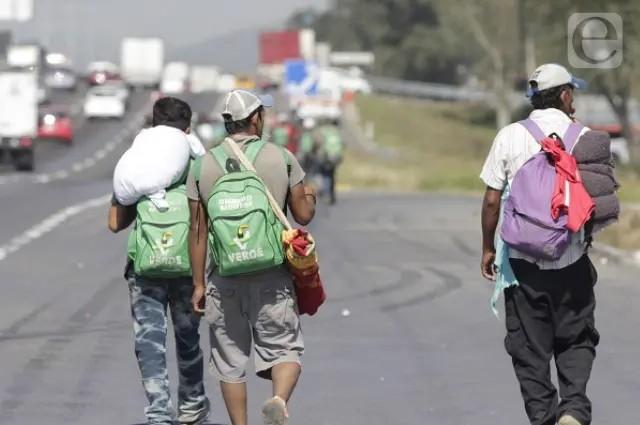 Dos caravanas migrantes cruzan Veracruz y Chiapas