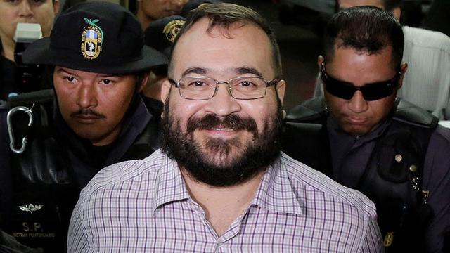 PGR acepta que no puede probarle delincuencia organizada a Javier Duarte