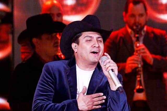 Julión Álvarez habla sobre críticas tras cantar el Himno Nacional