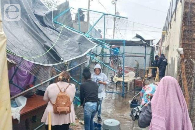 Fuerte lluvia deja estragos en Acatlán