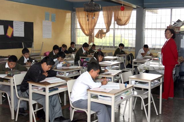En Puebla hay 93 mil 736 maestros y 11 mil 794 escuelas: Censo INEGI