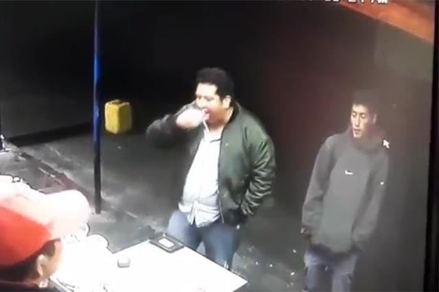 VIDEO: manosea fritangas y le dispara al vendedor, en La Libertad