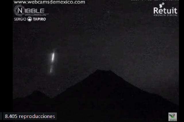 VIDEO ¿Es un meteorito lo que cayó cerca del volcán de Colima?