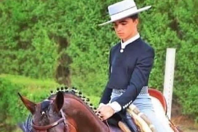 Muere jinete español de 16 años tras ser pisado por su caballo
