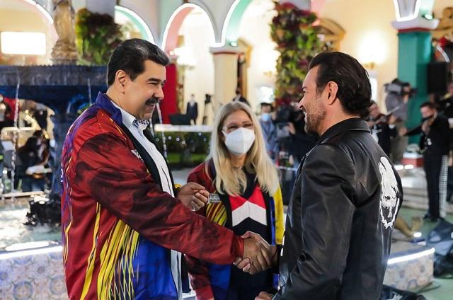 Ola de críticas a Pablo Montero por serenata a Nicolás Maduro
