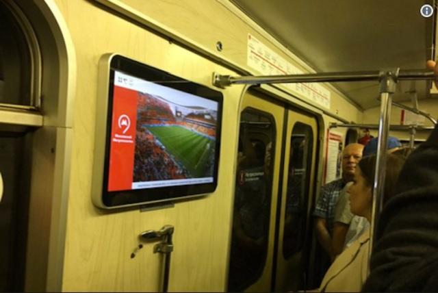 En Moscú pusieron pantallas en el metro