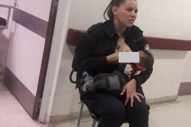 Facebook: Mujer policía da pecho a bebé que lloraba en hospital