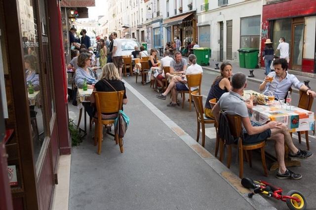 3 meses después, París reabre todos sus restaurantes