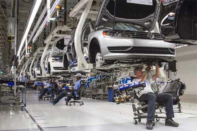 Implementará Volkswagen recortes masivos tras escándalo