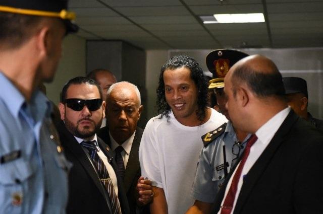 Presos del penal de Paraguay se pelean por Ronaldinho para el torneo de futbol interno