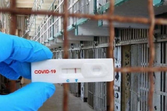 Casi 400 reos en Puebla, vacunados contra Covid-19