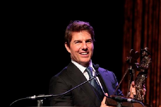 Tom Cruise planearía alejar a Suri Cruise de Katie Holmes