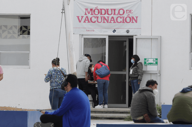 Inicia vacunación anticovid de menores con amparo en Puebla