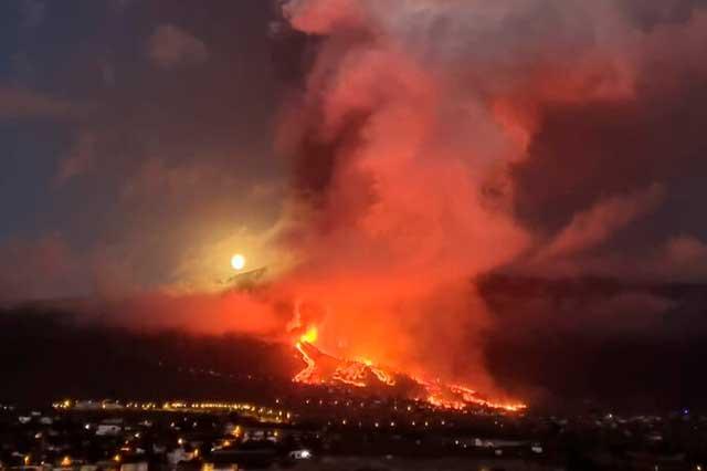 Por erupción de volcanes evacúan a miles en España e Italia