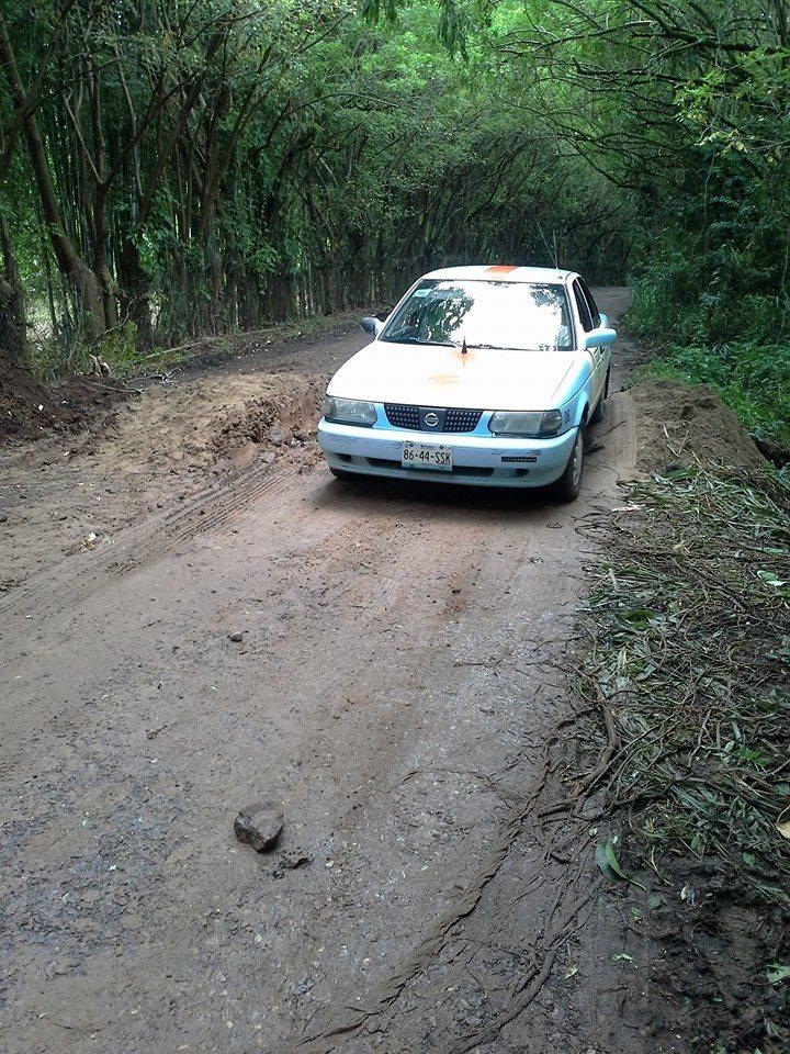 Daños en carretera Ayotoxco a Hueytamalco aíslan 30 pueblos