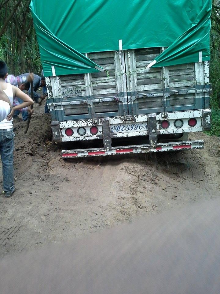 Daños en carretera Ayotoxco a Hueytamalco aíslan 30 pueblos