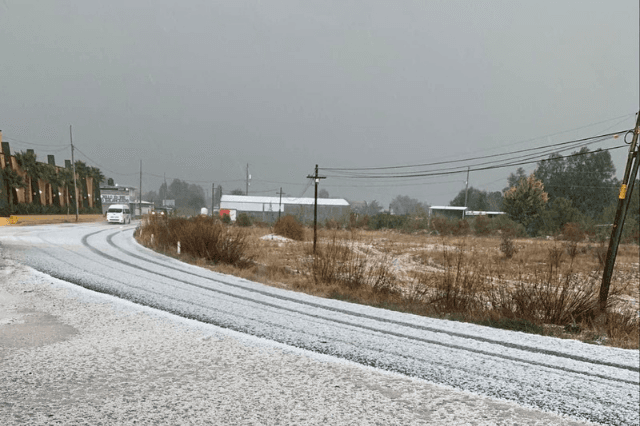 Lluvia y granizo alertan a habitantes de Tecali