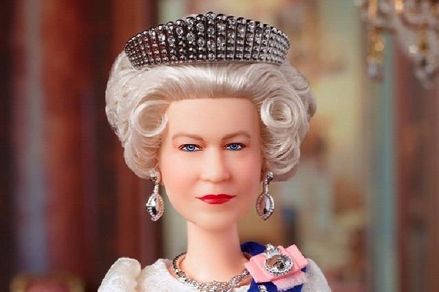 Sale a la venta la Barbie de la Reina Isabel en su cumpleaños 96