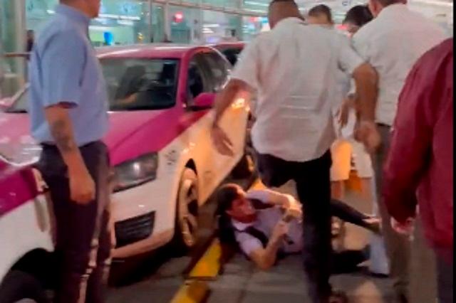 Video: Taxista casi atropella a perro y agrede a su dueño