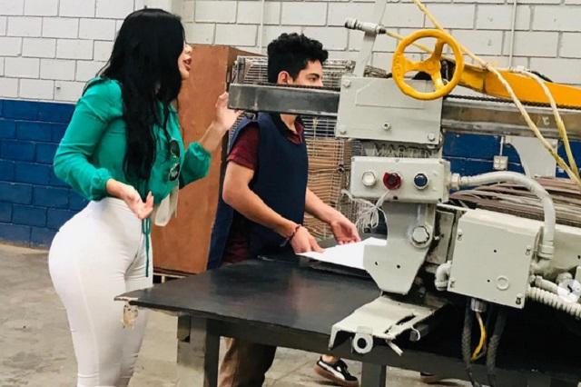 Empresaria colombiana de fajas se roba las miradas con foto en taller