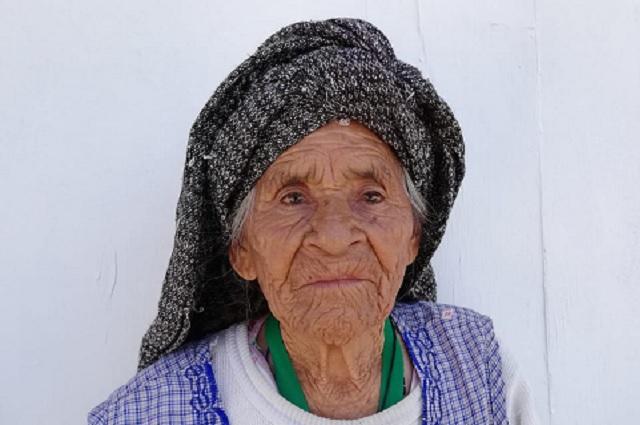 En Tehuacán 2 de 10 abuelitos se niegan a vacunarse contra Covid-19 