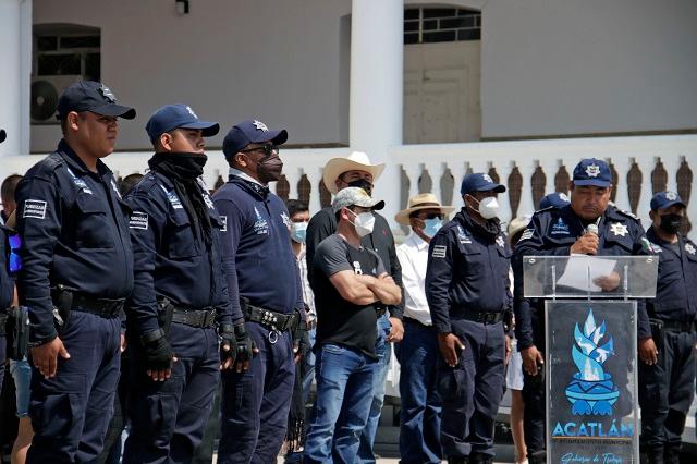 Policías de Acatlán, en revisión de permisos: Barbosa