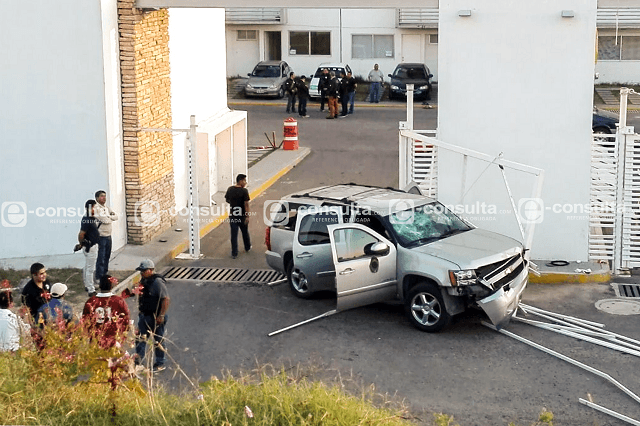Desalojo de antorchistas termina en balacera en Villas Periférico