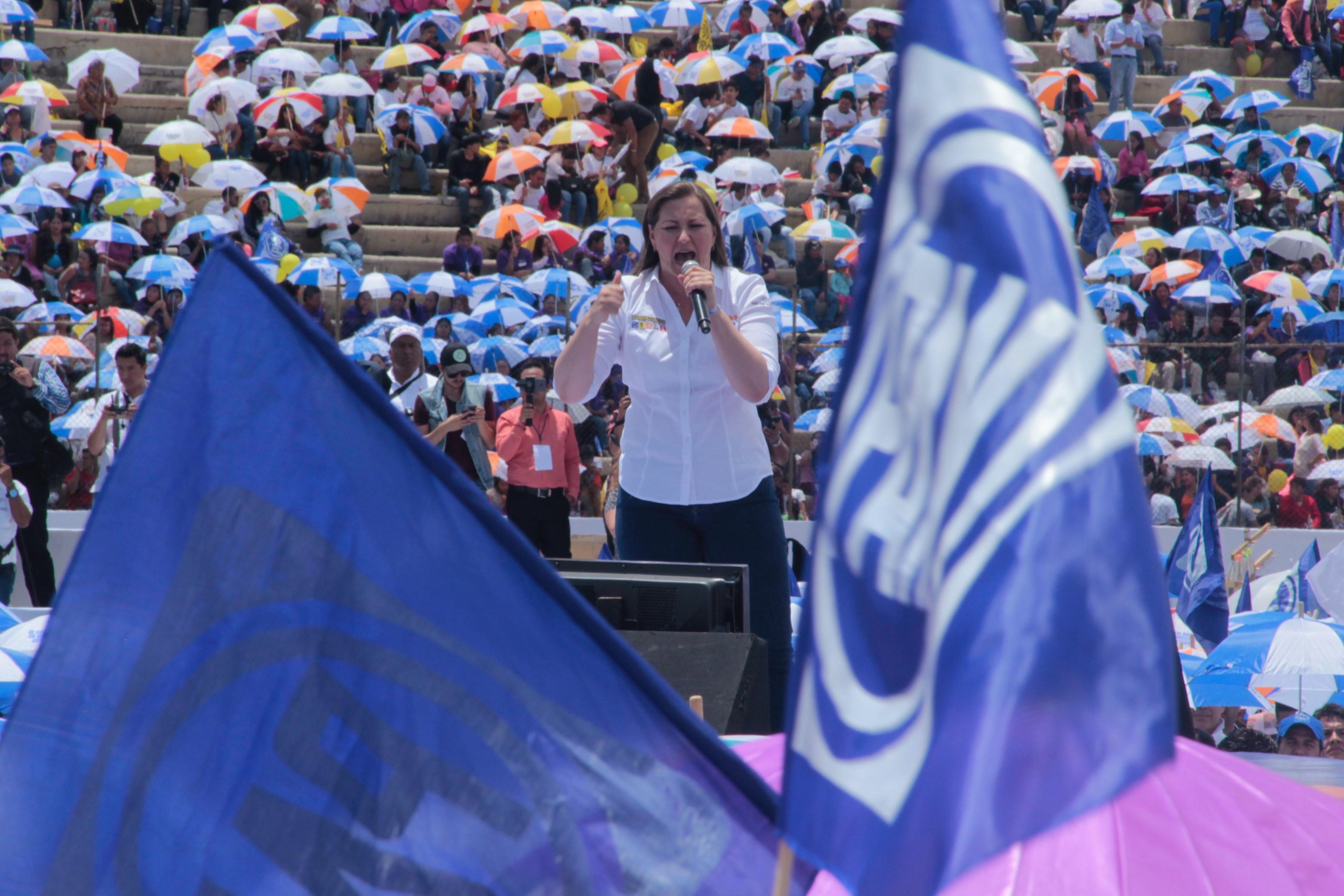 Con estadio abarrotado Martha Erika cierra campaña en Puebla