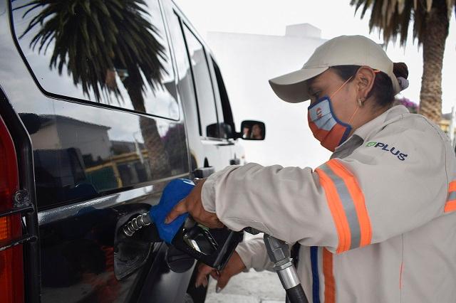 Alertan gasolineros por retrasos en autorizaciones de la CRE
