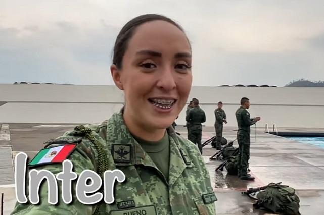 Alexa, la mujer soldado que es una sensación en YouTube por romper esquemas