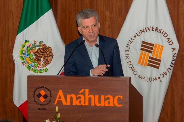 Anáhuac Puebla recibe a Loannis Loukopoulos, experto en medicina robótica