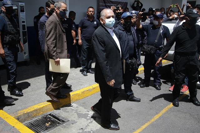 Negocia Ardelio Vargas con policías al tercer día del paro