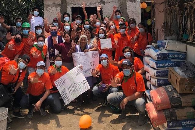 80 voluntarios de la Anáhuac ayudan a construir tres casas en Alpanocan