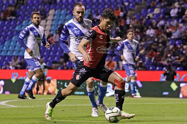 Atlas sorprende a Club Puebla al medio tiempo con victoria parcial 0-2