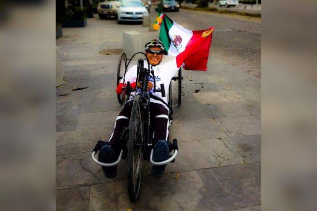 Atleta de Acatlán de Osorio acude a juegos nacionales en silla de ruedas