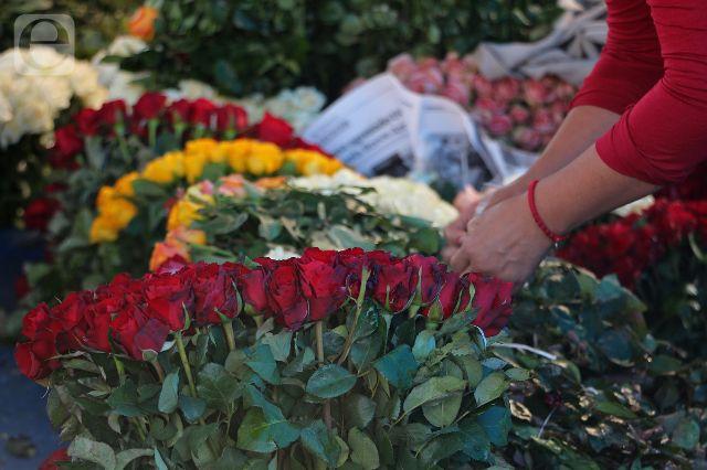 Reportan altas ventas de flores en Atlixco por el 10 de mayo