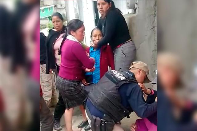 Patrulla de la policía de Chignautla atropella a dos mujeres