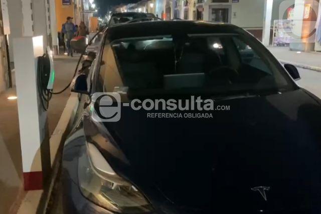 Auto Tesla de Edomex estrena cargador para carros eléctricos en Zacatlán